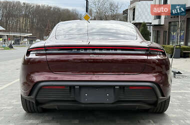 Седан Porsche Taycan 2023 в 