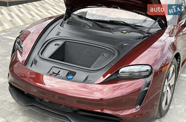 Седан Porsche Taycan 2023 в 