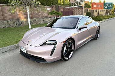 Седан Porsche Taycan 2022 в 