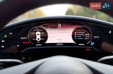 Седан Porsche Taycan 2022 в 