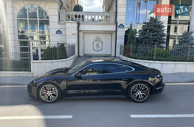 Седан Porsche Taycan 2022 в 