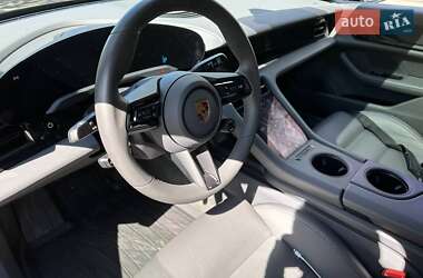 Седан Porsche Taycan 2020 в 