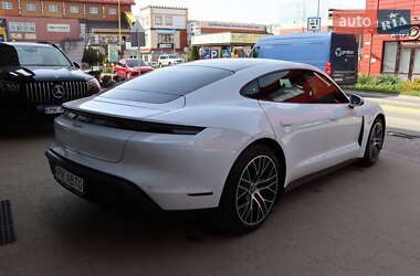 Седан Porsche Taycan 2021 в 