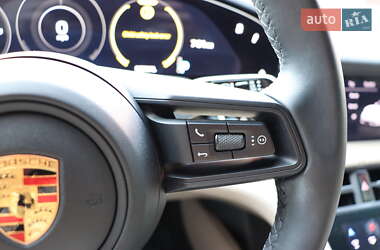 Седан Porsche Taycan 2021 в 