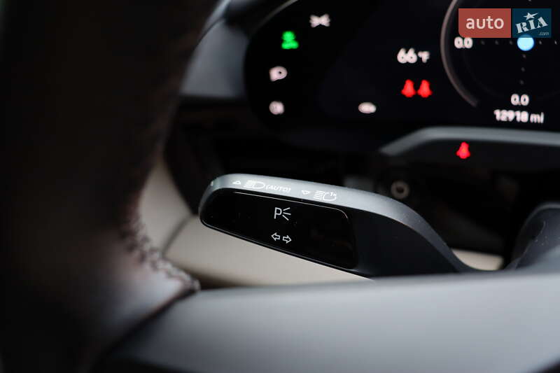 Седан Porsche Taycan 2021 в Львове