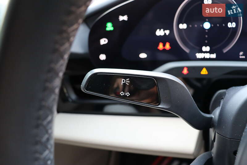 Седан Porsche Taycan 2021 в Львове