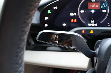 Седан Porsche Taycan 2021 в 