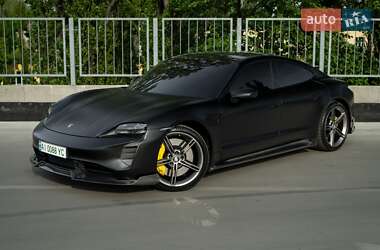 Седан Porsche Taycan 2021 в 