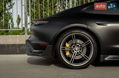 Седан Porsche Taycan 2021 в 
