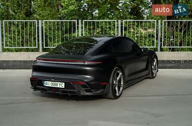 Седан Porsche Taycan 2021 в 