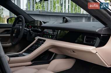 Седан Porsche Taycan 2021 в 
