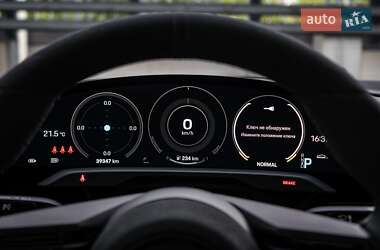 Седан Porsche Taycan 2021 в 