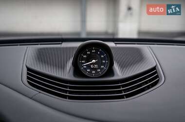 Седан Porsche Taycan 2021 в 
