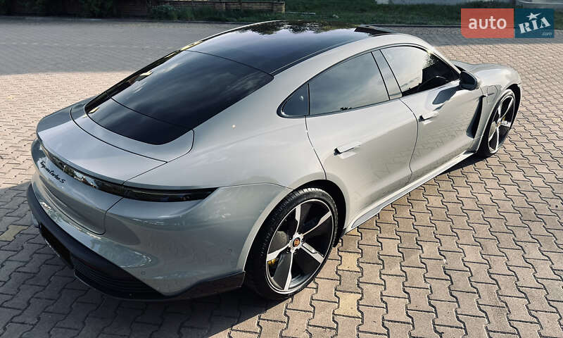 Седан Porsche Taycan 2020 в Киеве