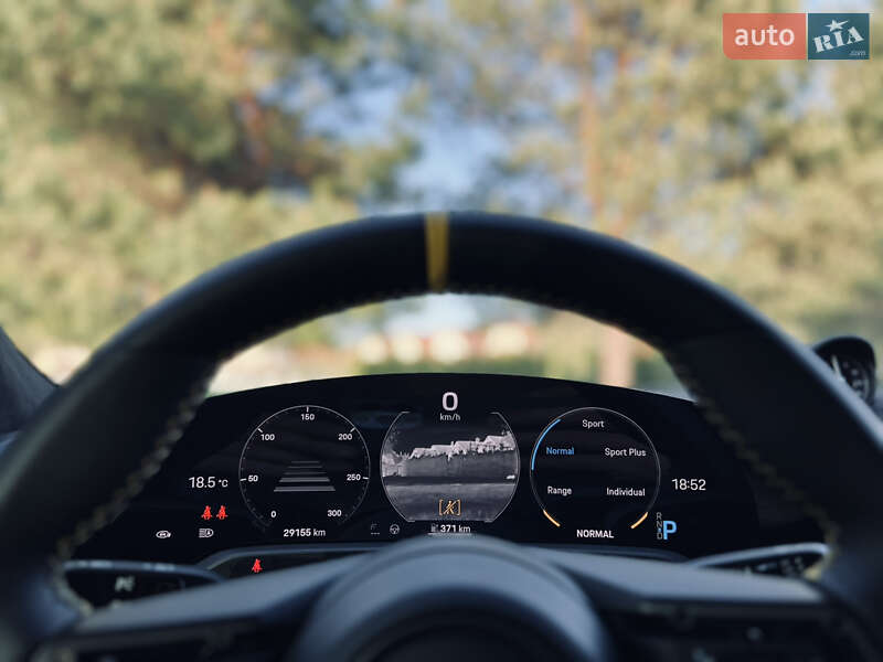 Седан Porsche Taycan 2020 в Киеве