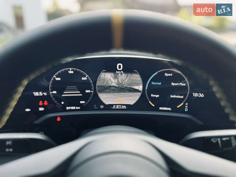 Седан Porsche Taycan 2020 в Киеве