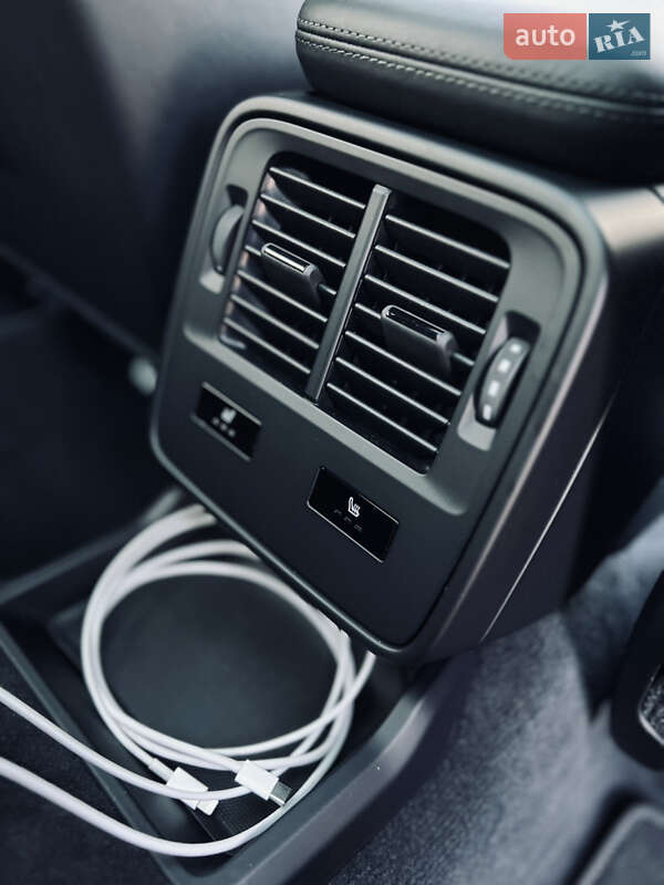 Седан Porsche Taycan 2020 в Киеве