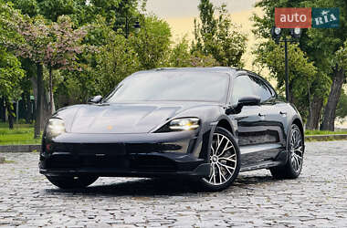 Седан Porsche Taycan 2022 в 