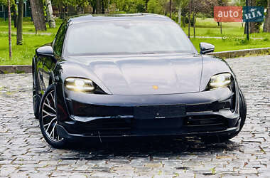 Седан Porsche Taycan 2022 в 