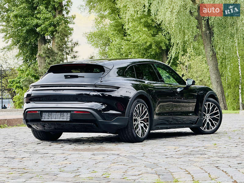 Седан Porsche Taycan 2022 в Киеве