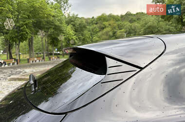 Седан Porsche Taycan 2022 в 