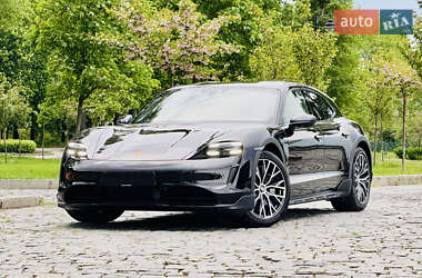 Седан Porsche Taycan 2022 в 