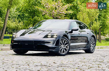 Седан Porsche Taycan 2022 в 