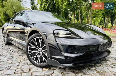 Седан Porsche Taycan 2022 в 