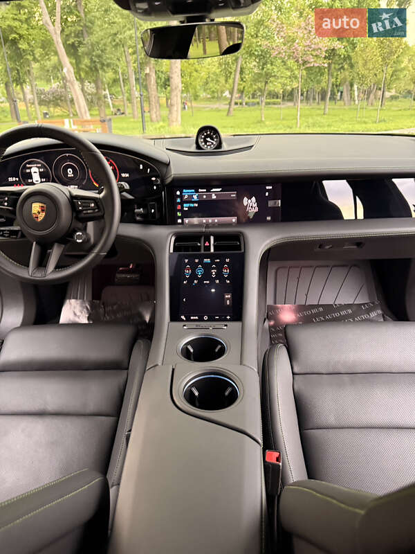 Седан Porsche Taycan 2022 в Киеве