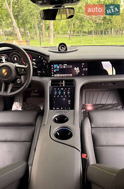 Седан Porsche Taycan 2022 в 