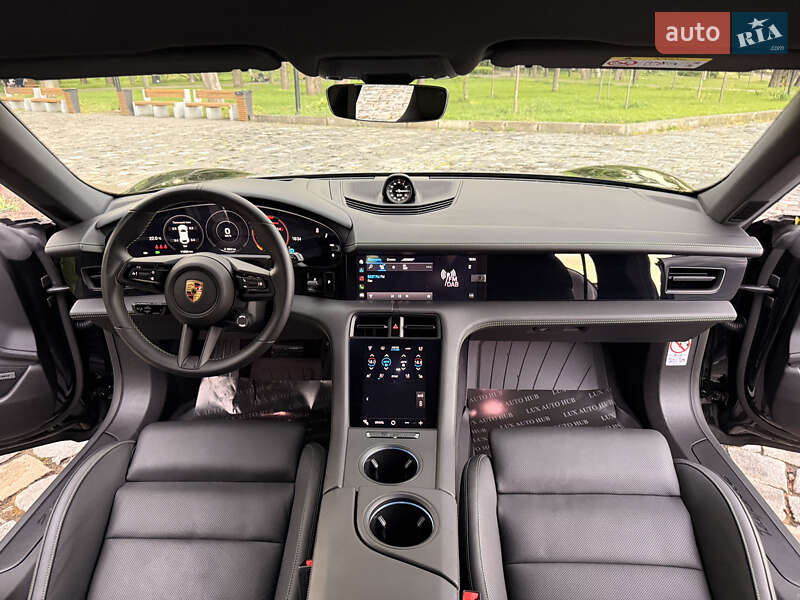 Седан Porsche Taycan 2022 в Киеве