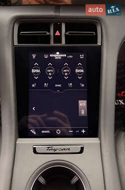 Седан Porsche Taycan 2022 в 