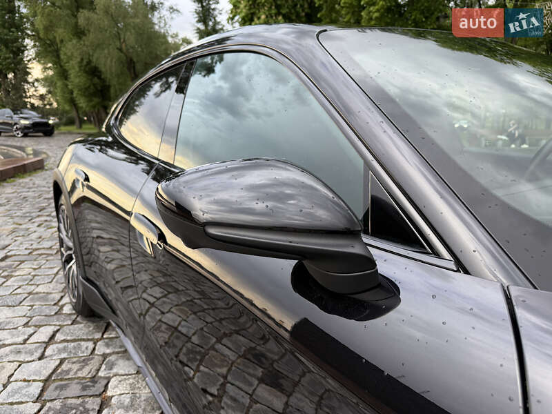 Седан Porsche Taycan 2022 в Киеве