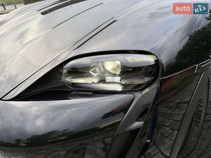 Седан Porsche Taycan 2022 в Киеве