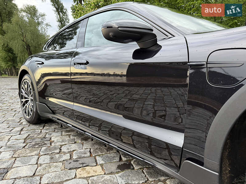Седан Porsche Taycan 2022 в Киеве