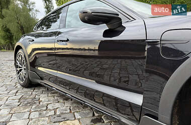 Седан Porsche Taycan 2022 в 