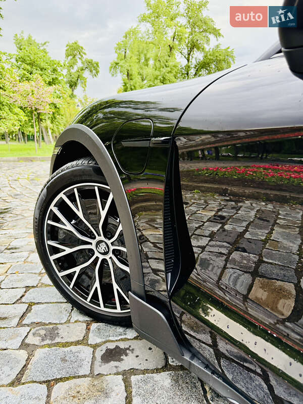Седан Porsche Taycan 2022 в Киеве