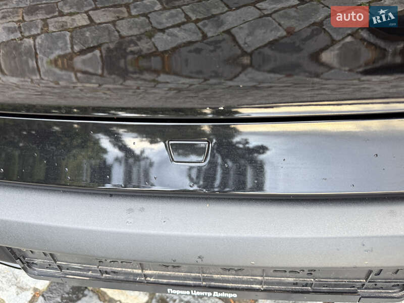 Седан Porsche Taycan 2022 в Киеве