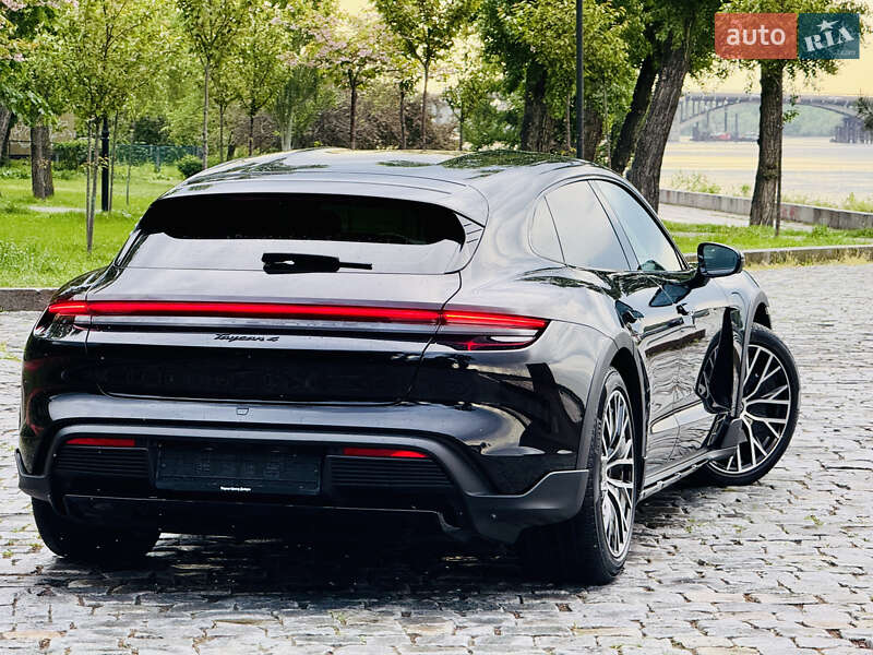 Седан Porsche Taycan 2022 в Киеве