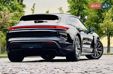 Седан Porsche Taycan 2022 в 