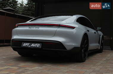 Седан Porsche Taycan 2023 в 
