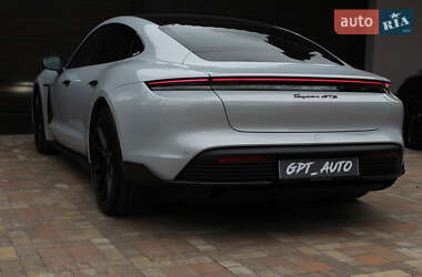 Седан Porsche Taycan 2023 в 