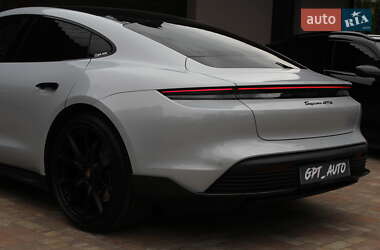 Седан Porsche Taycan 2023 в 