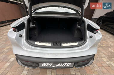 Седан Porsche Taycan 2023 в 