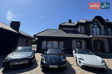 Седан Porsche Taycan 2023 в 