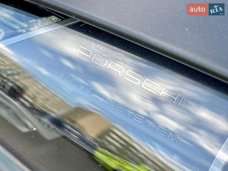 Седан Porsche Taycan 2020 в Киеве