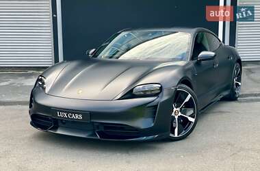 Седан Porsche Taycan 2020 в 
