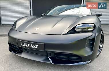 Седан Porsche Taycan 2020 в 