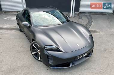 Седан Porsche Taycan 2020 в 