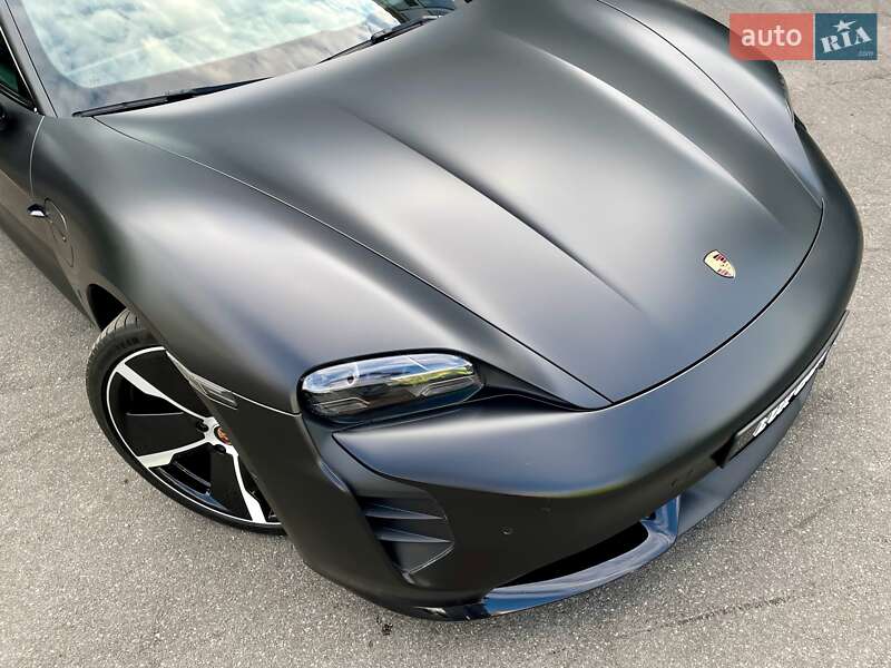 Седан Porsche Taycan 2020 в Киеве